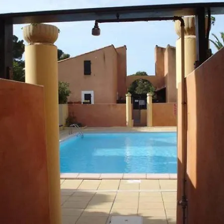 Mitoyenne Calme Avec Piscine Et Parking, Proche Pour 6 Personnes - Fr-1-607-28