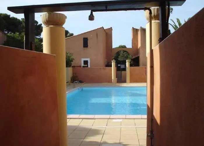 Mitoyenne Calme Avec Piscine Et Parking, Proche Pour 6 Personnes - Fr-1-607-28