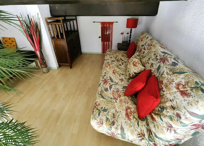 Villa Mitoyenne Calme Avec Piscine Et Parking, Proche Pour 6 Personnes - Fr-1-607-28 *