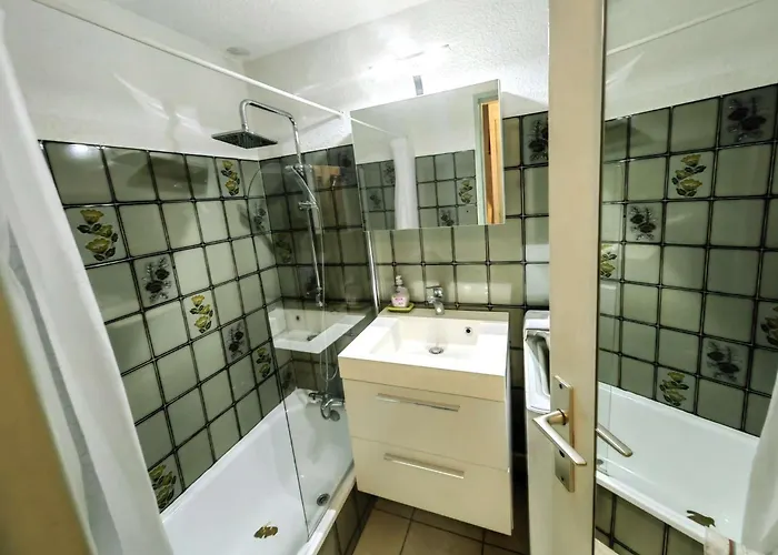 Mitoyenne Calme Avec Piscine Et Parking, Proche Pour 6 Personnes - Fr-1-607-28 *