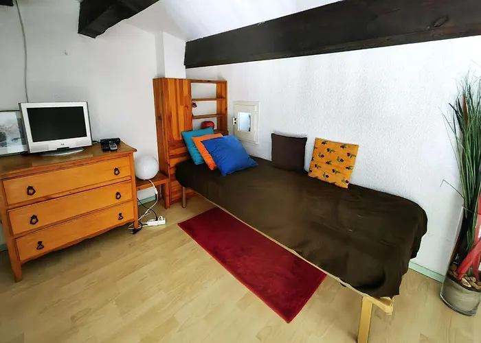 Mitoyenne Calme Avec Piscine Et Parking, Proche Pour 6 Personnes - Fr-1-607-28
